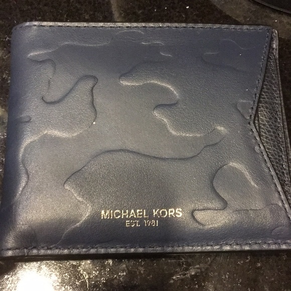 Michael Kors Authentic leather wallet - Picture 1 of 3
